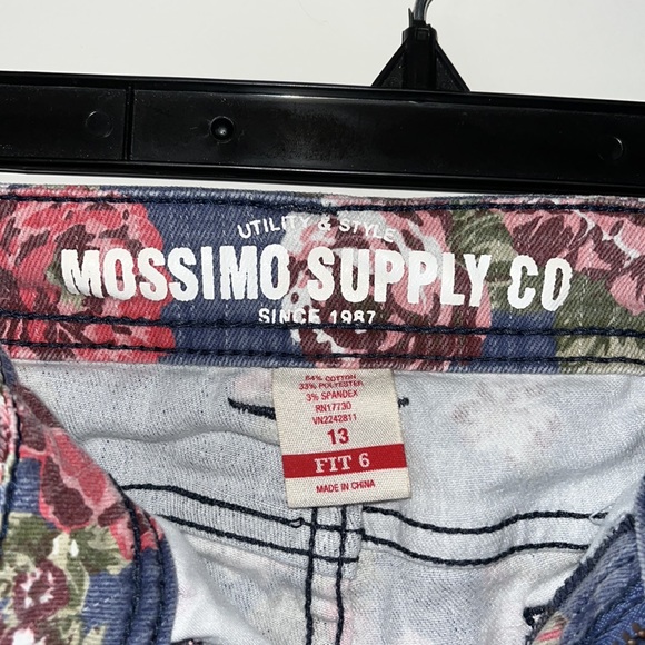 Mossimo Supply adorable rose printed shorts 🌹 - Picture 3 of 3